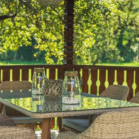 Horace Pool & Hot Tub & Bikes & River Holiday home *