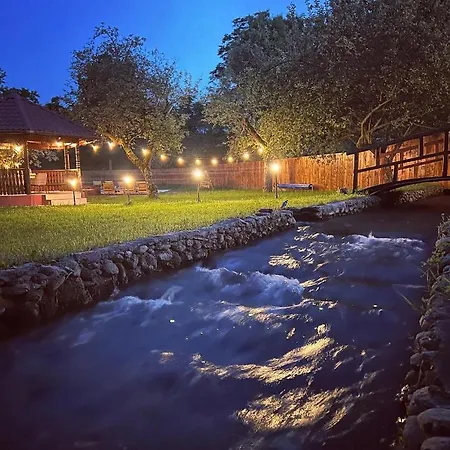 Horace Pool & Hot Tub & Bikes & River Dejani