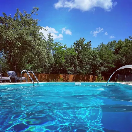 Horace Pool & Hot Tub & Bikes & River Holiday home *